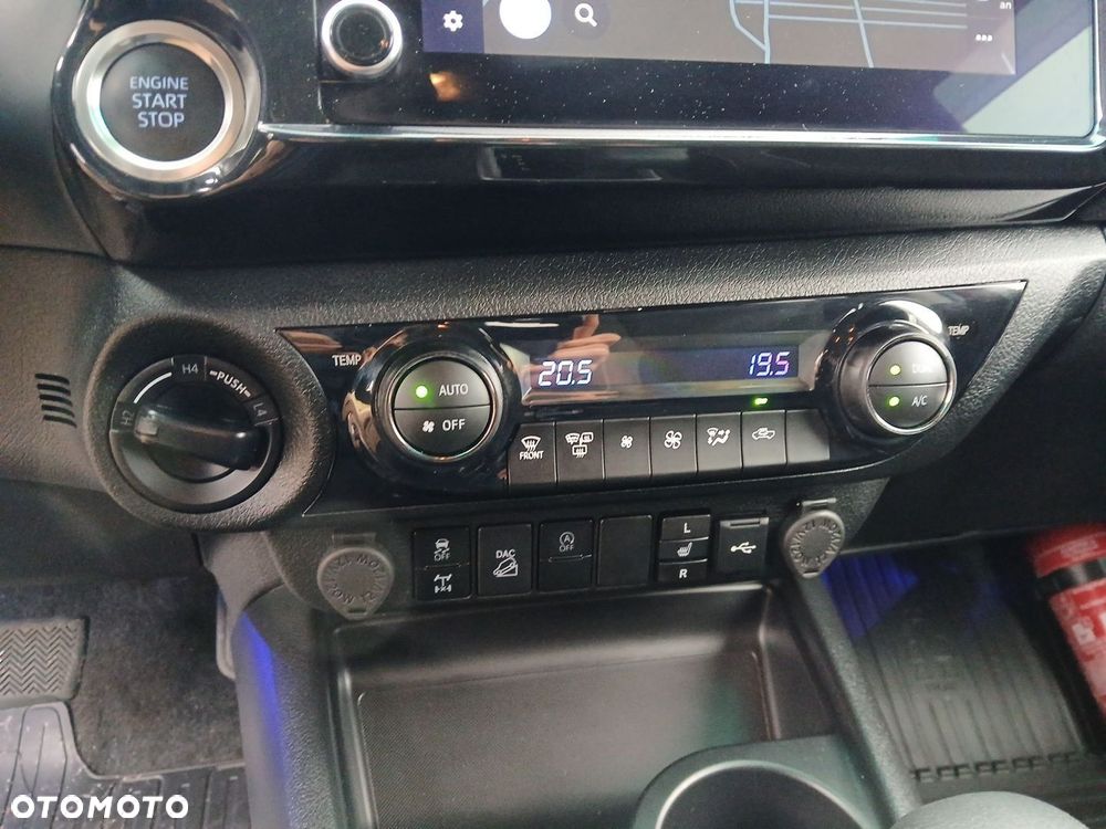 Toyota Hilux - 35