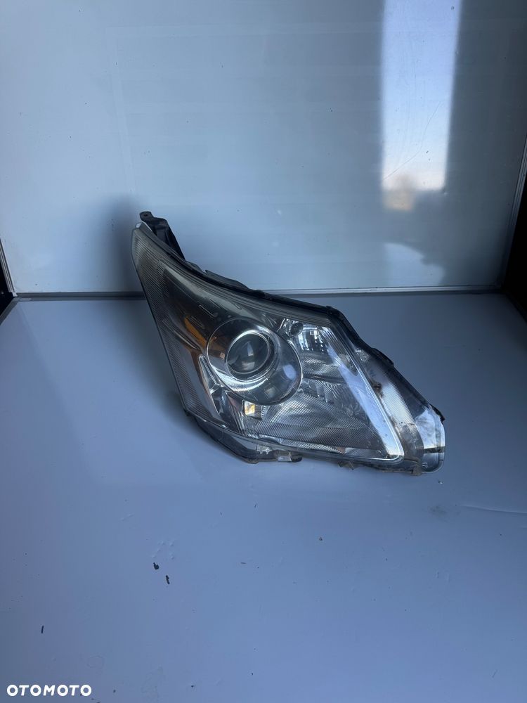 Toyota avensis t27 lampa przód prawa - 1