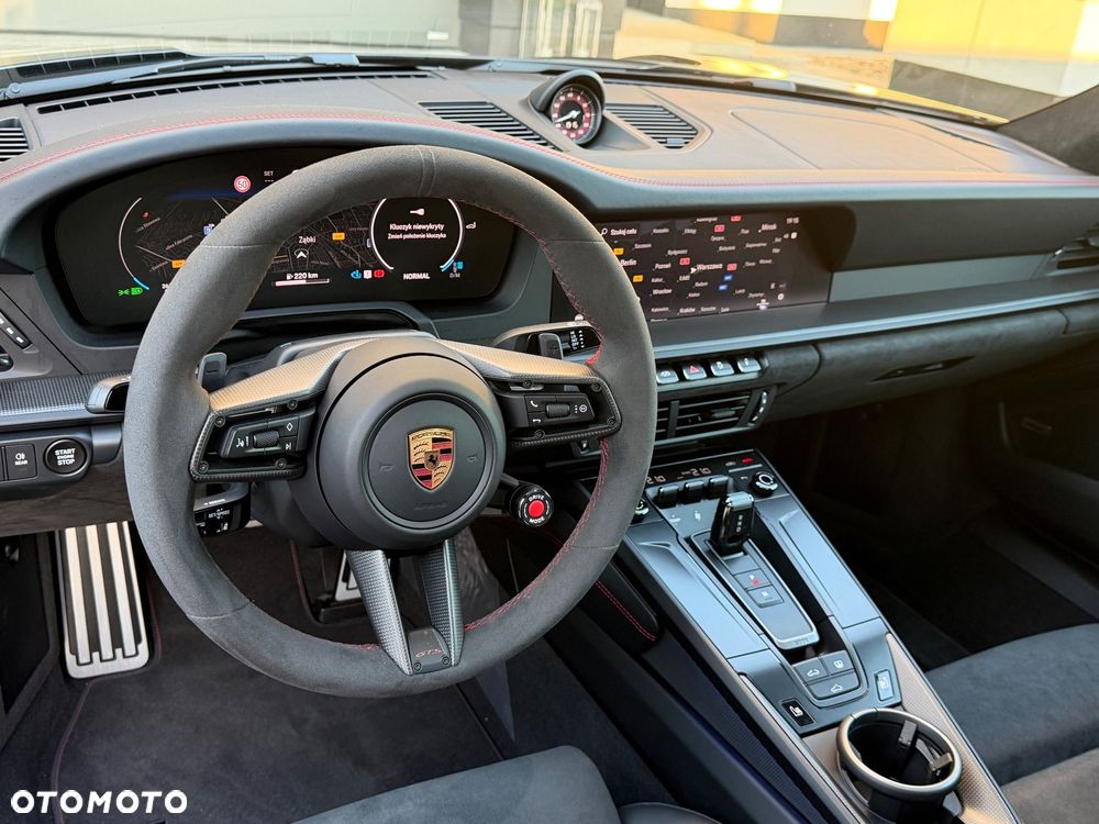 Porsche 911 Carrera T-Hybrid 4 GTS - 15