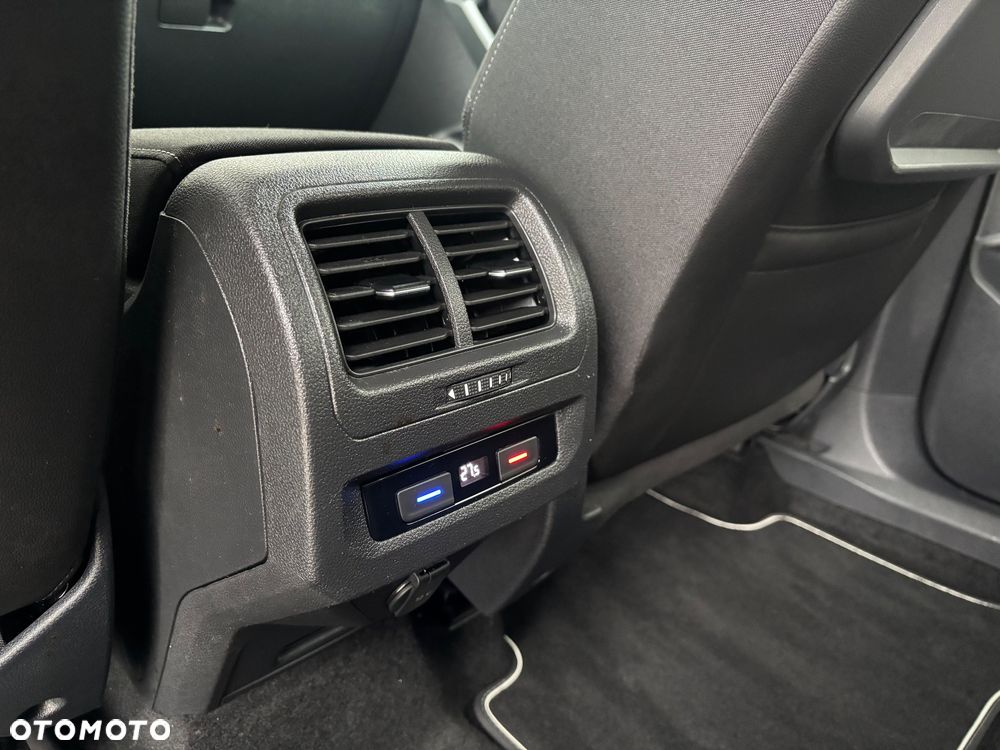 Volkswagen Touran - 12