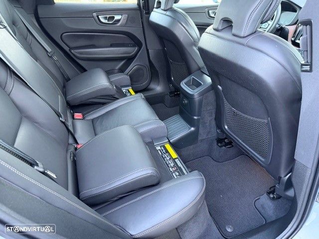Volvo XC 60 2.0 T6 PHEV Plus Dark AWD - 10