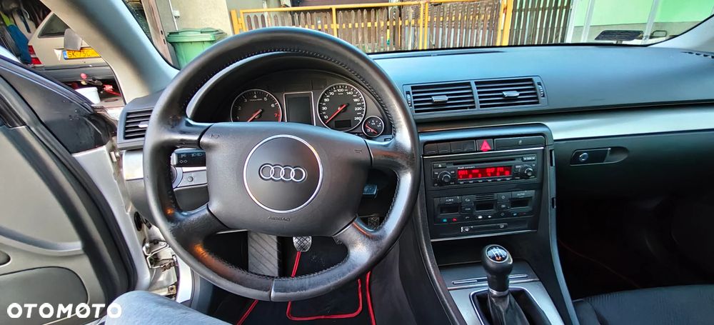 Audi A4 Limousine - 8