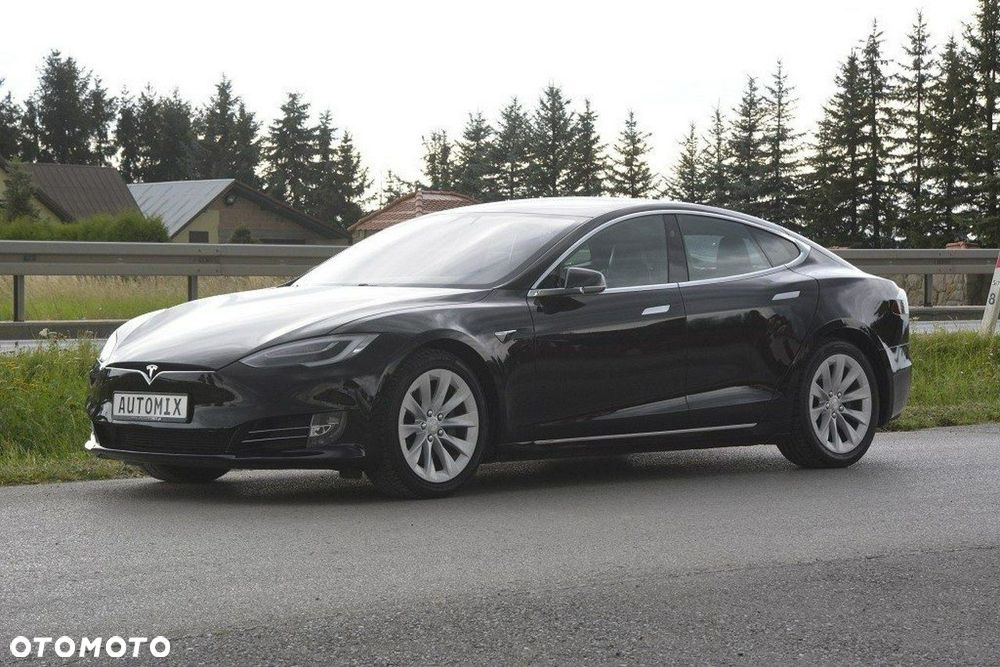 Tesla Model S - 3