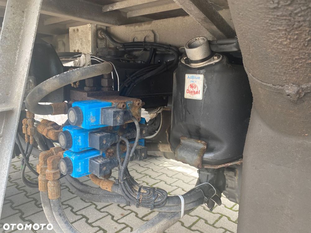 Versalift Atego 1226 Af 4X4 + Pojízdná Dílna - 28