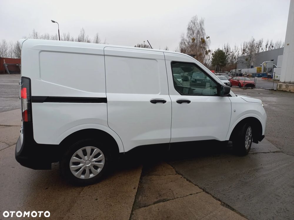 Ford Transit Courier - 11