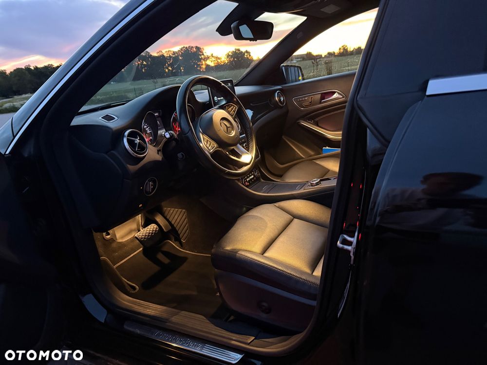 Mercedes-Benz CLA 250 4Matic 7G-DCT Urban - 17