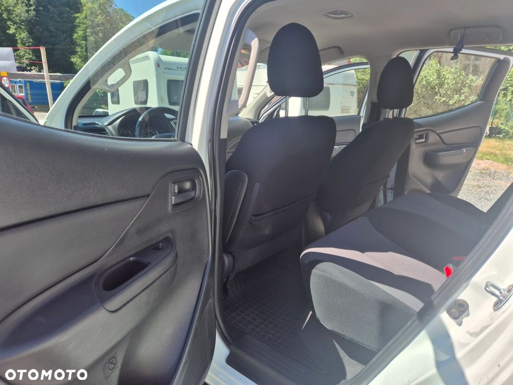 Mitsubishi L200 Pick Up 4x4 S&S Autm Double Cab Plus - 29