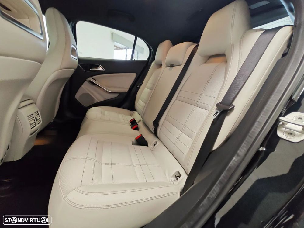 Mercedes-Benz GLA 200 d 4Matic 7G-DCT Urban - 47