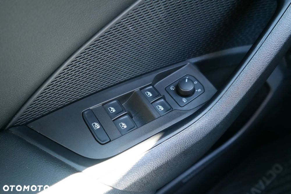 Skoda Octavia 2.0 TSI 4x4 Style DSG - 23