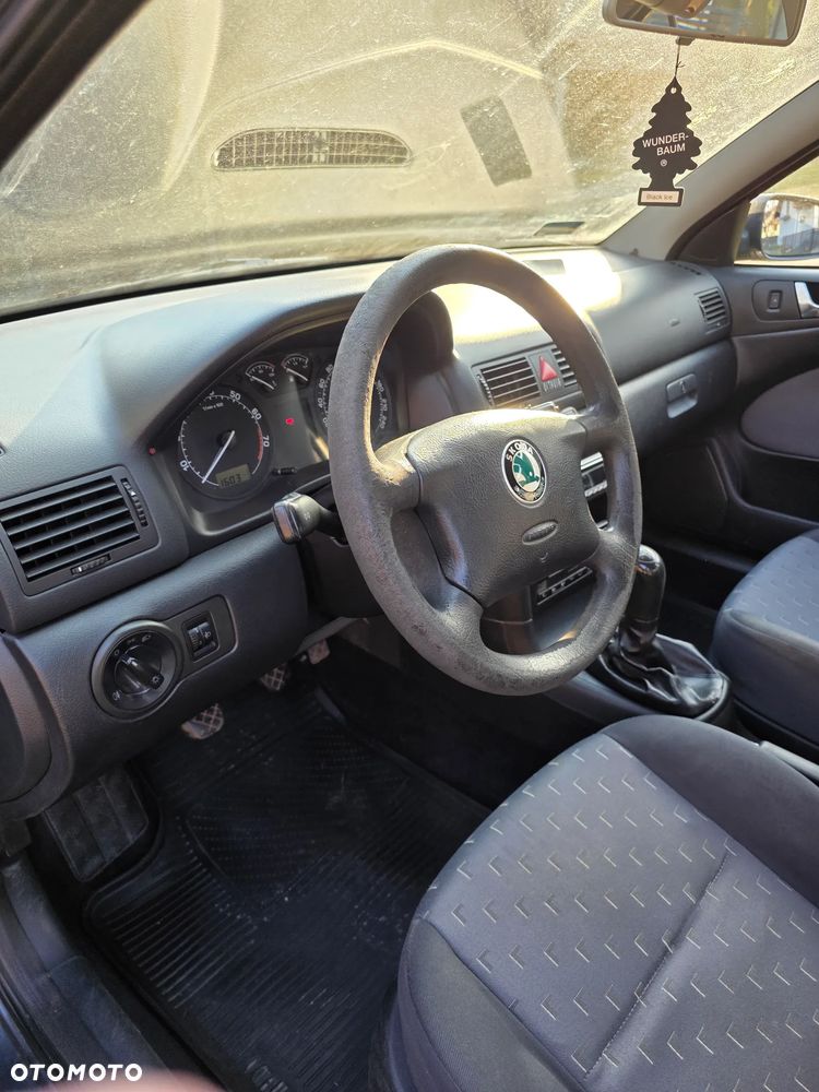 Skoda Octavia 1.6 Tour - 7