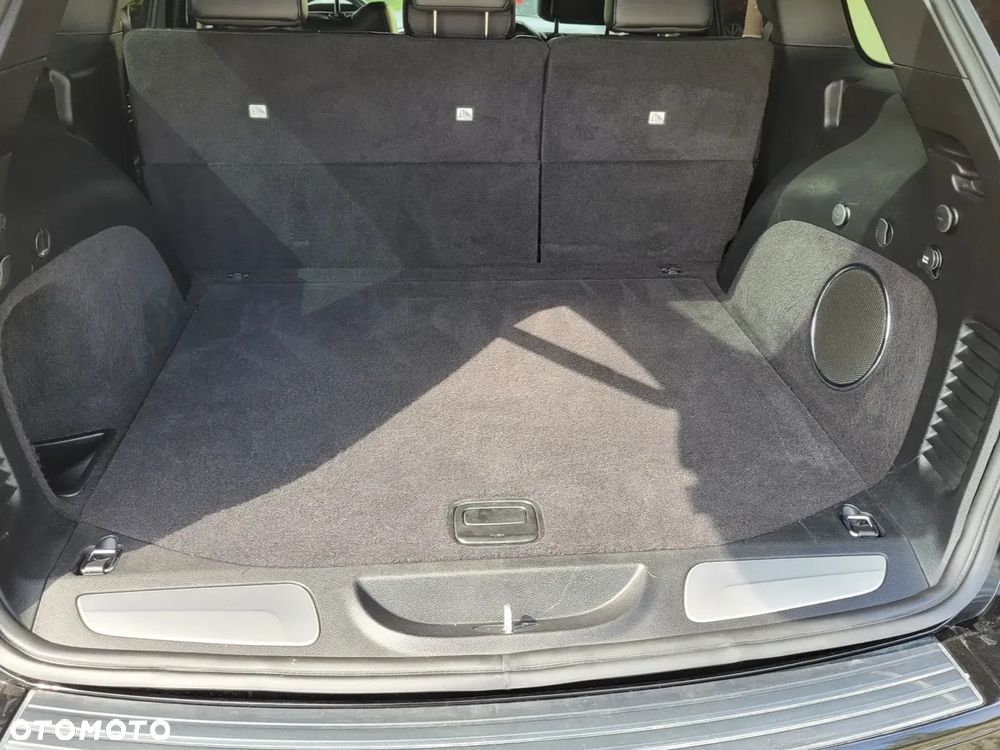 Jeep Grand Cherokee - 24