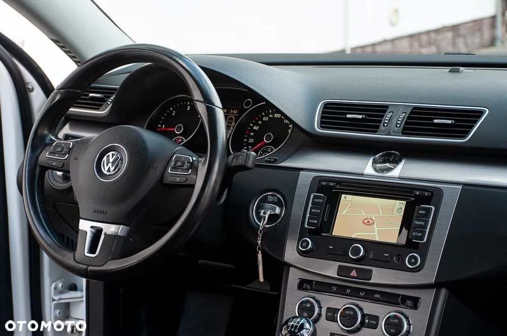 Volkswagen Passat 2.0 Blue TDI SCR Highline - 18
