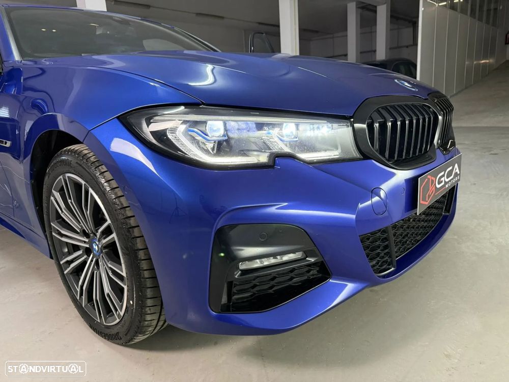 BMW 330 e Touring Pack Desportivo M Auto - 31