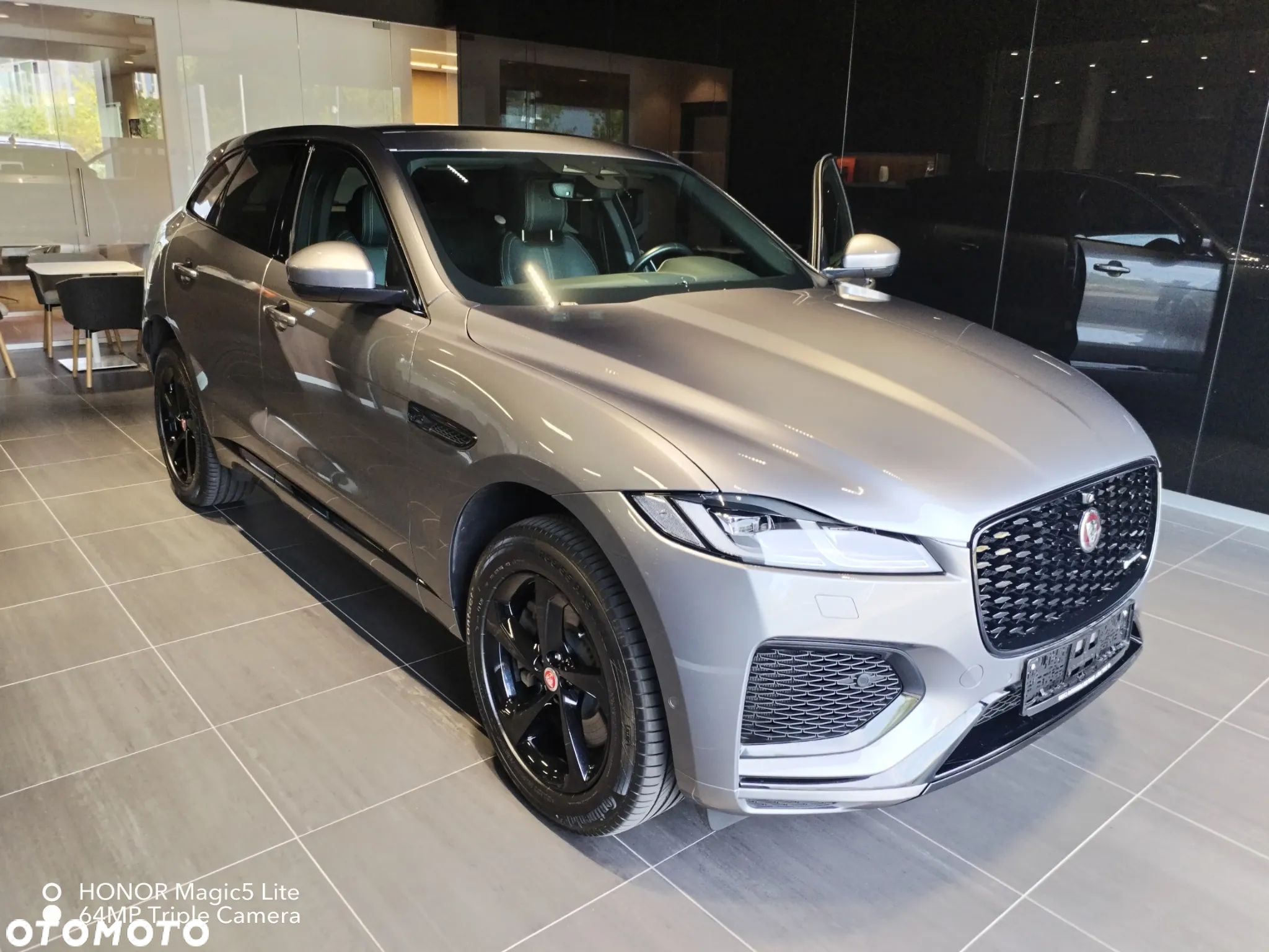 Jaguar F-Pace 2.0 P400e PHEV AWD R-Dynamic Black - 1