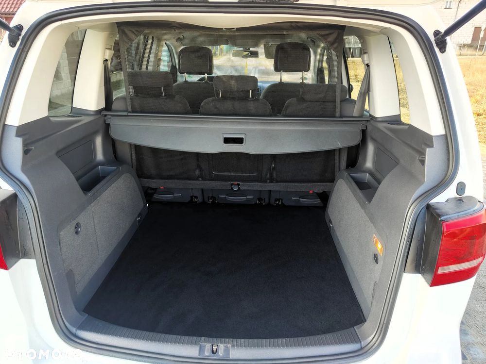 Volkswagen Touran 2.0 TDI DPF BlueMotion Technology Comfortline - 16