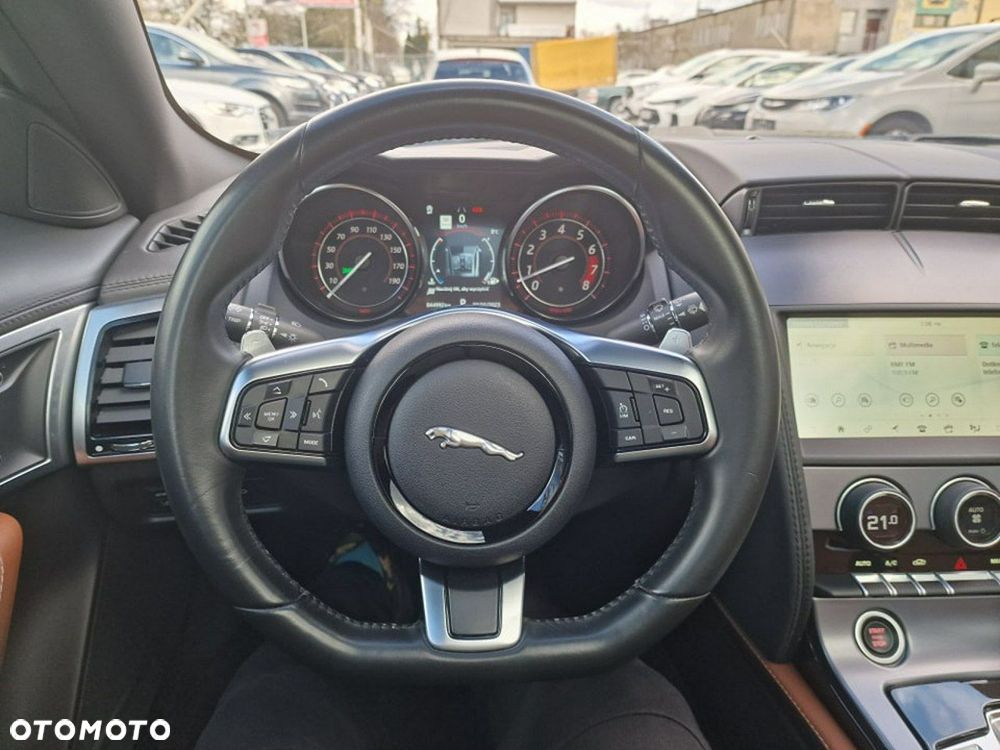 Jaguar F-Type 2.0 Turbo Chequered Flag - 9