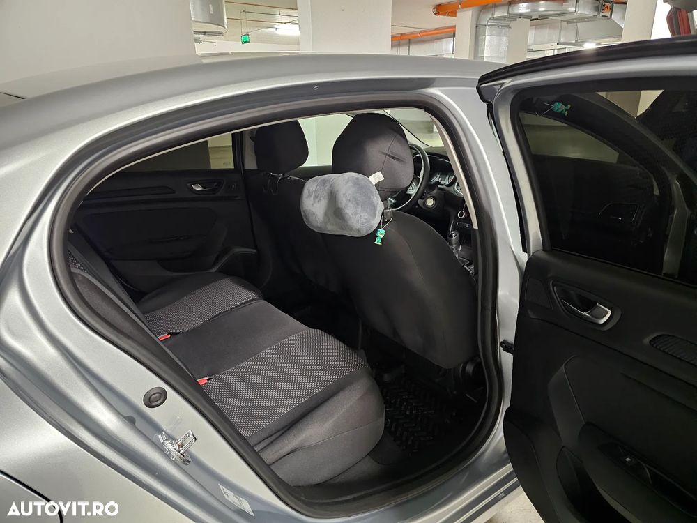 Renault Megane TCE 140 Equilibre - 10