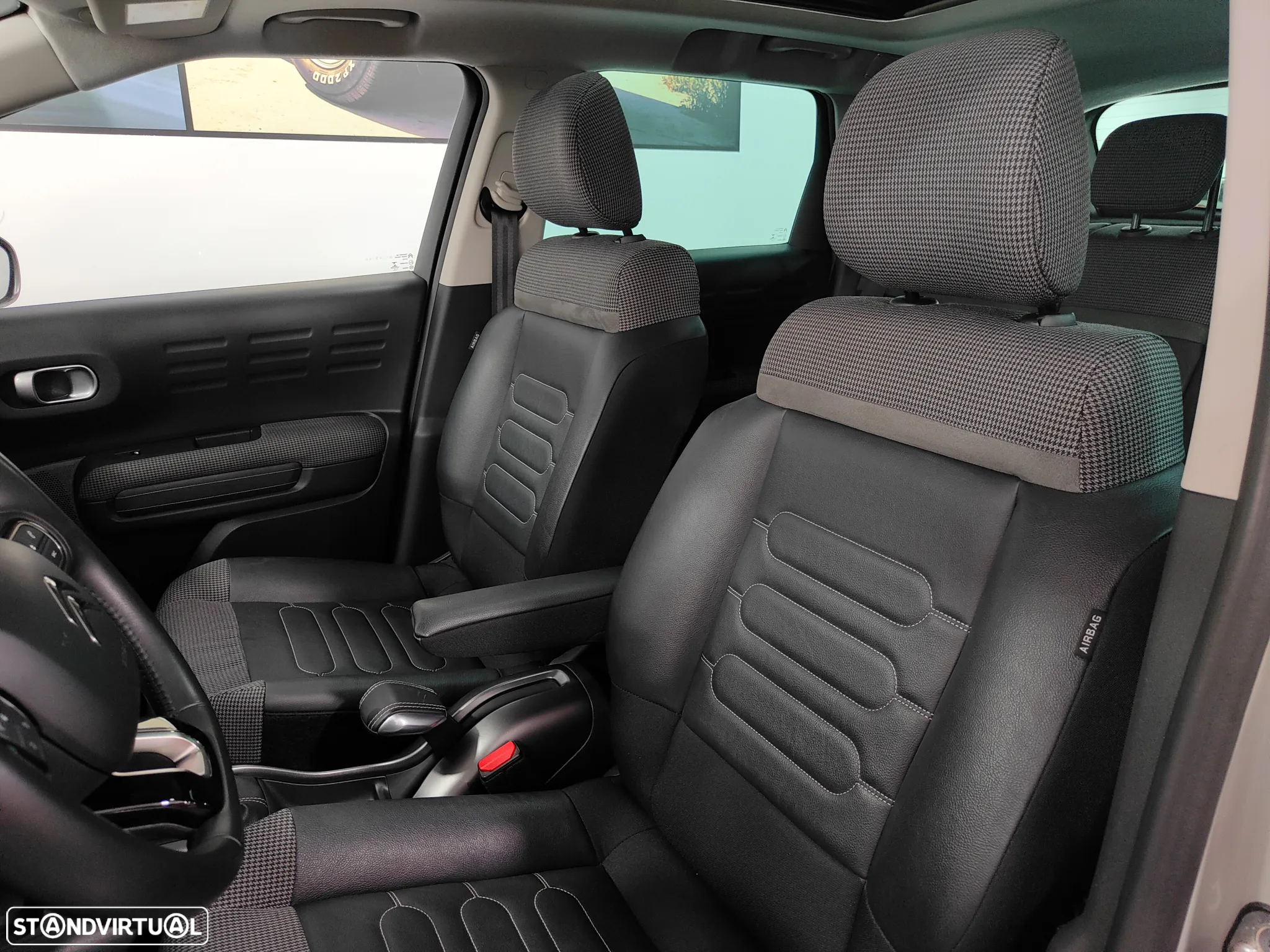 Citroën C3 Aircross 1.2 PureTech Shine EAT6 - 7