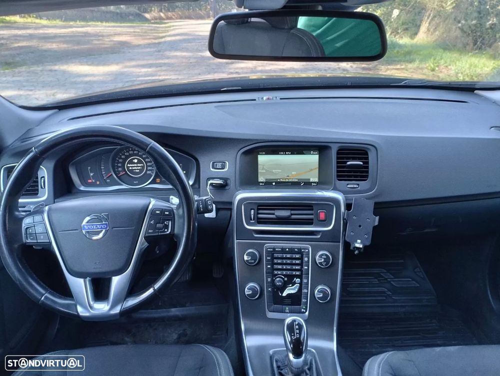 Volvo V60 2.0 D4 Momentum Eco Geartronic - 24