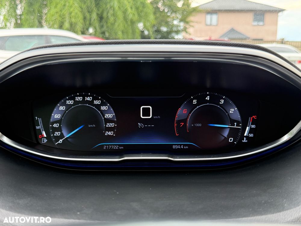 Peugeot 3008 PureTech 130 Stop & Start GPF EAT8 Active Business-Paket - 13