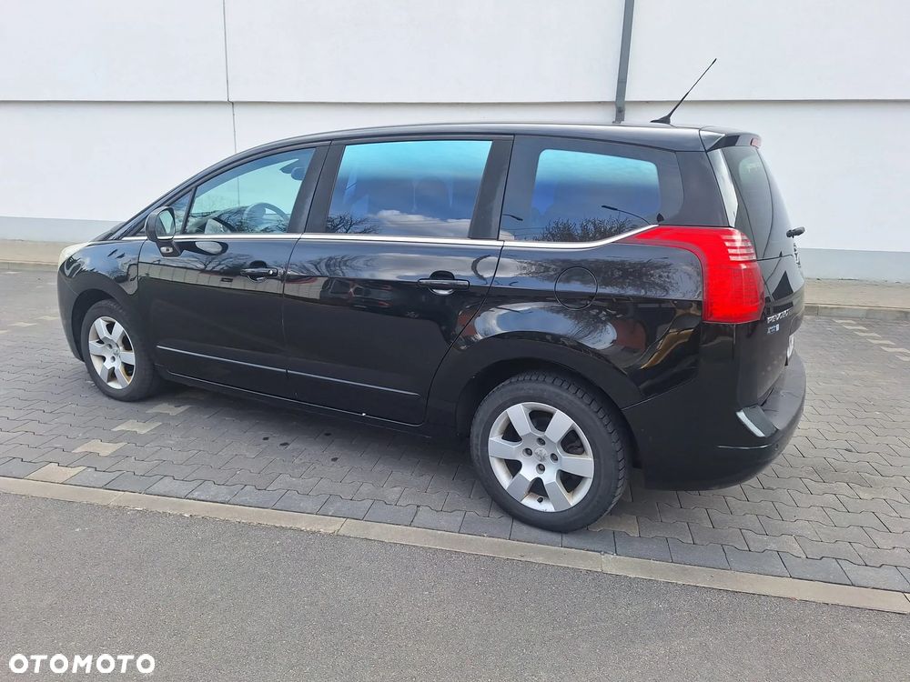 Peugeot 5008 155 THP Family - 11