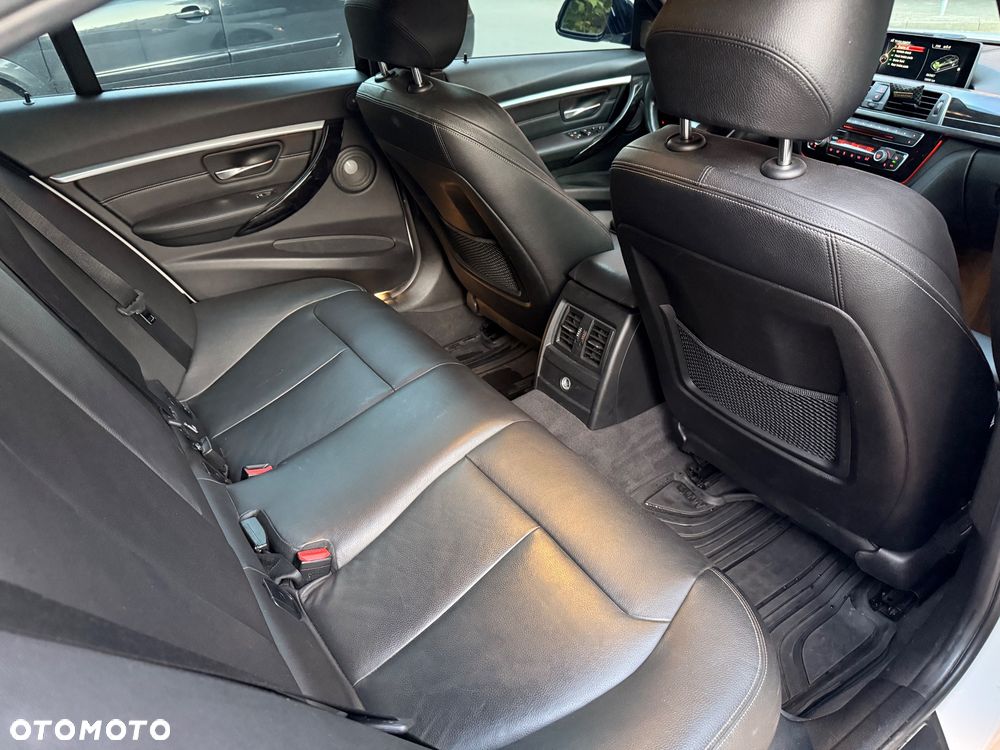 BMW Seria 3 330e iPerformance M Sport - 11