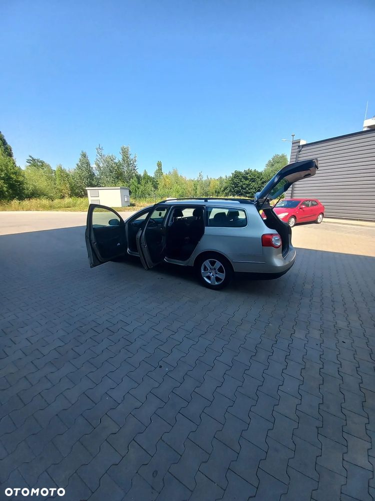 Volkswagen Passat 1.9 TDI DPF BlueMotion - 17