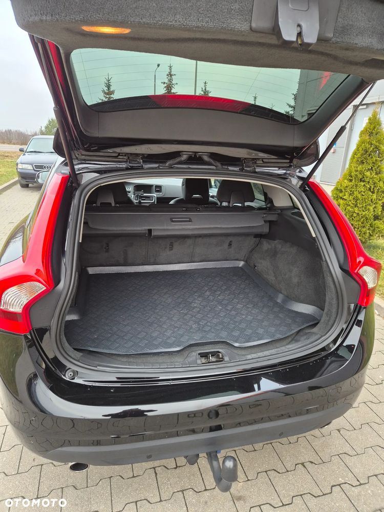 Volvo V60 D5 Momentum - 11