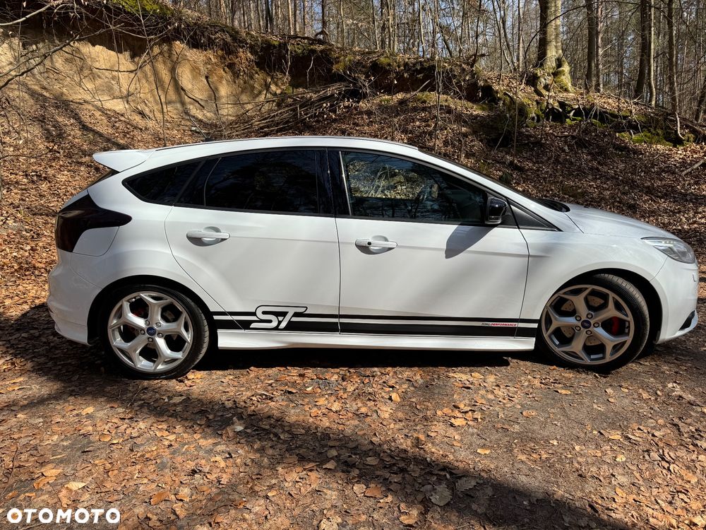 Ford Focus 2.0 EcoBoost ST mit Leder-Sport-Paket - 7