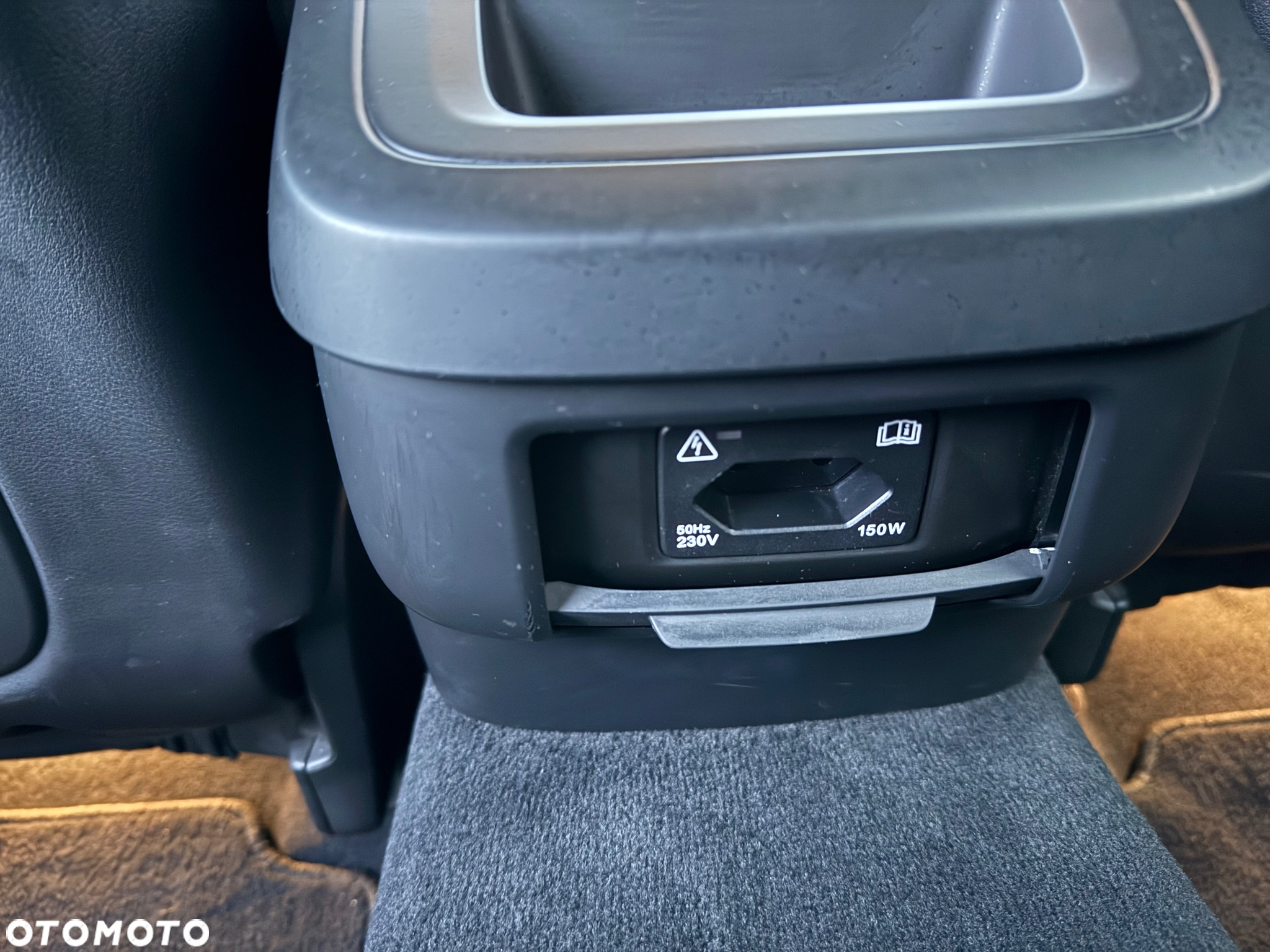 Volvo V90 D5 AWD Momentum - 28