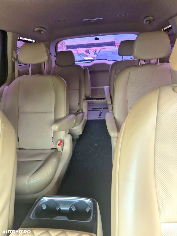 Kia Carnival - 12