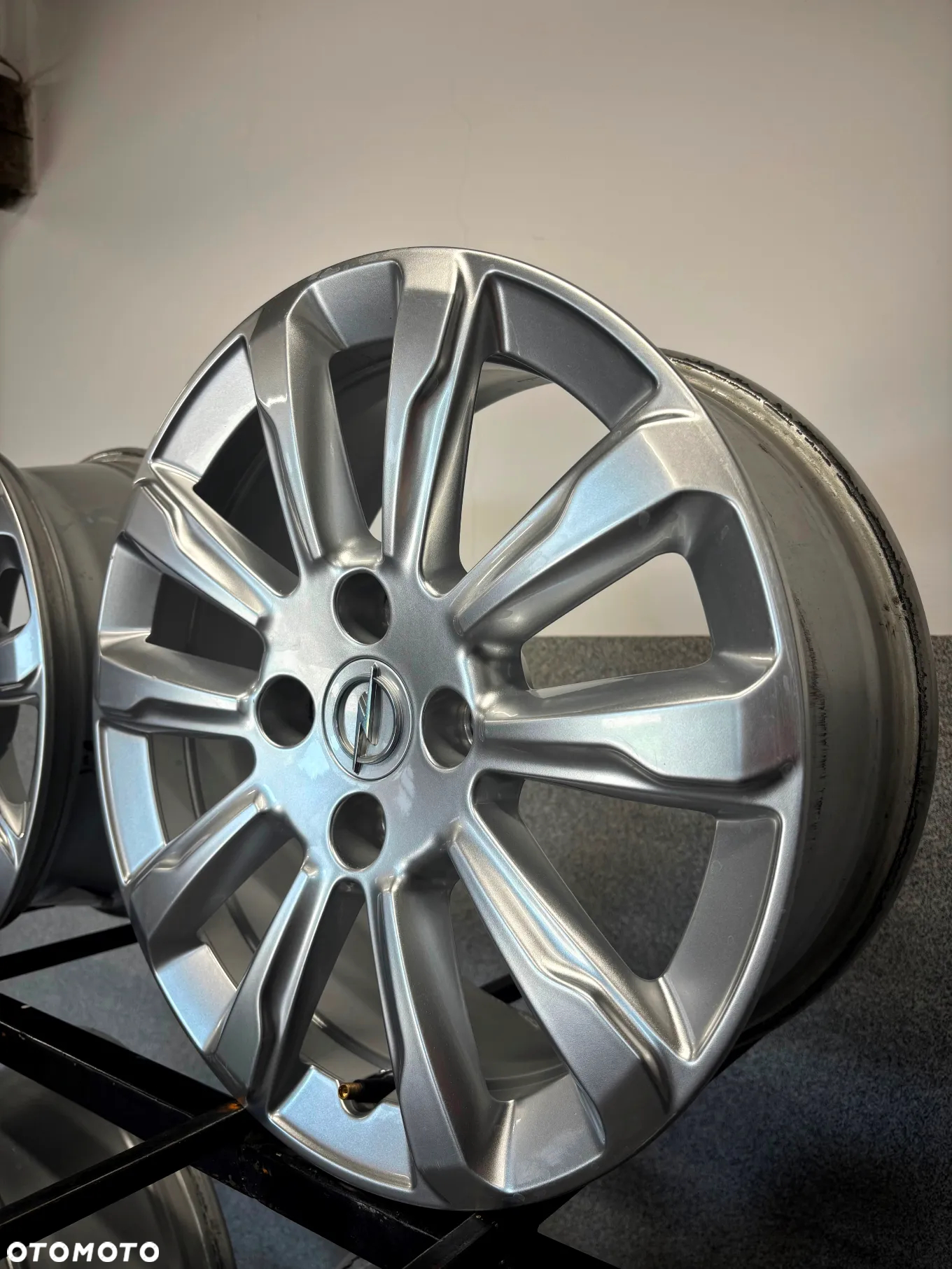 4 FELGI ALU. OPEL MOKKA B, CORSA F, PEUGEOT 208,C3,DS3 16'' 6,5J ET32 GM: OP00126 K4, 9835097280 - 7