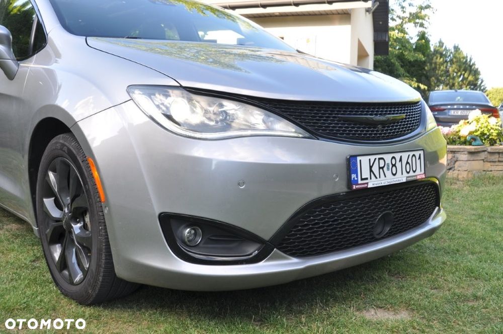 Chrysler Pacifica - 30
