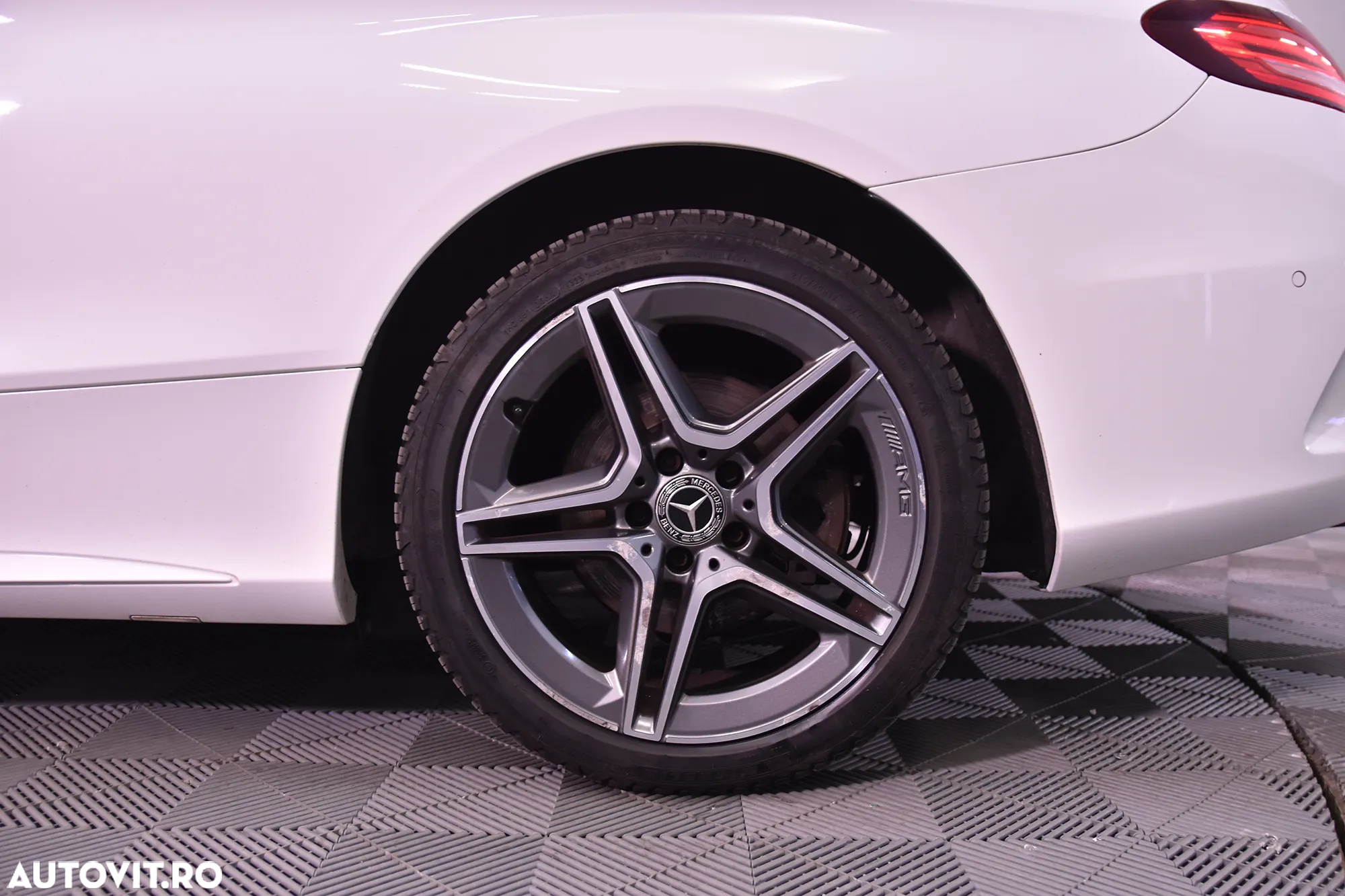Mercedes-Benz C 300 Coupe 9G-TRONIC AMG Line - 13
