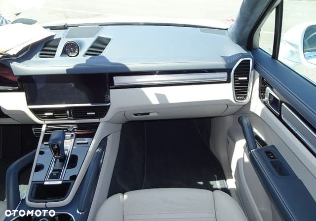 Porsche Cayenne - 14
