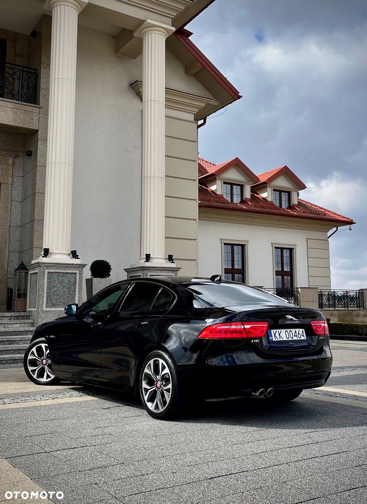 Jaguar XE 2.0 D R-Sport - 11