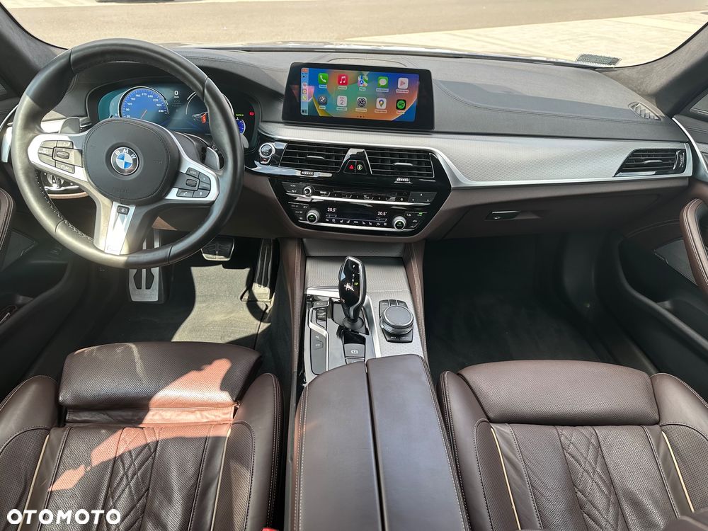 BMW Seria 5 M550i xDrive sport - 8
