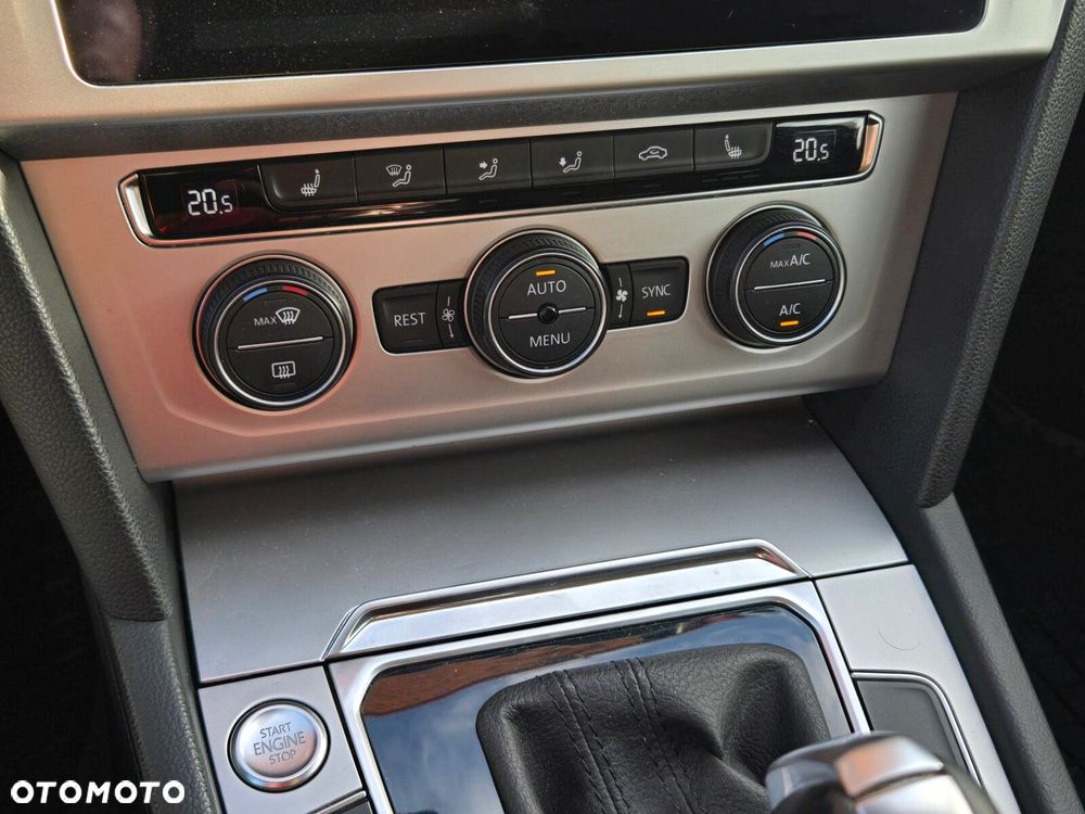 Volkswagen Passat - 33