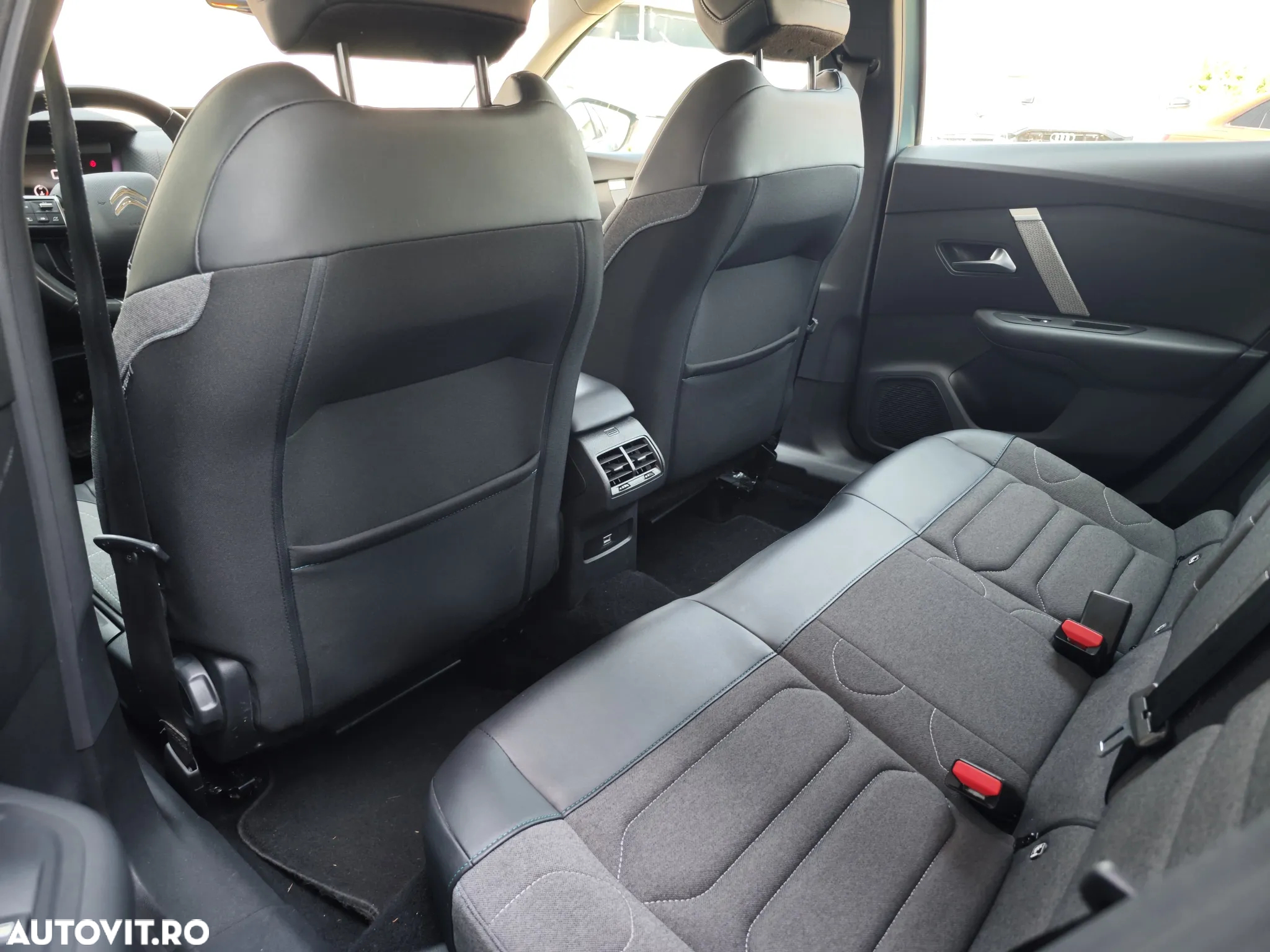 Citroën C4 BlueHDi 130 Stop&Start EAT8 FEEL PACK - 9