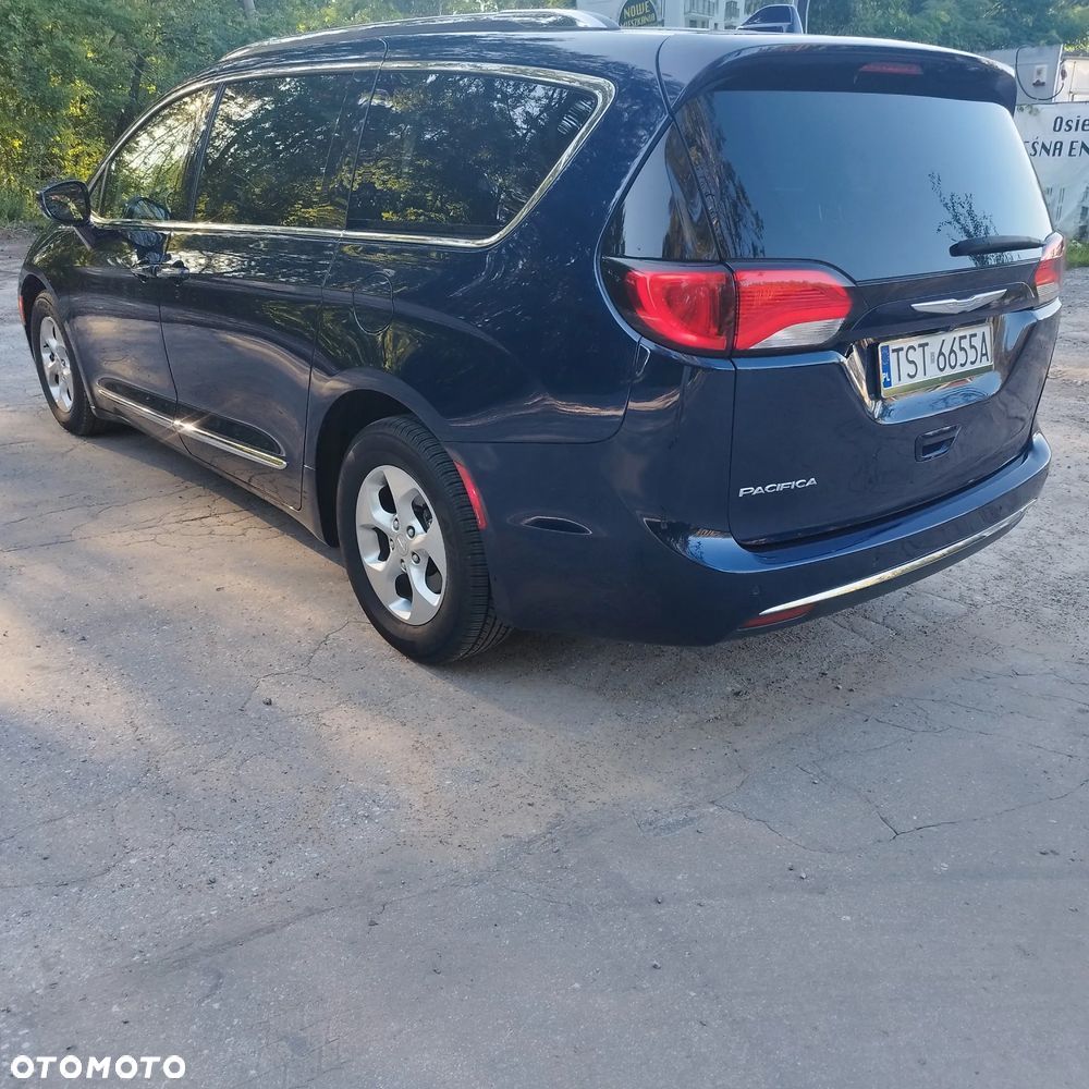 Chrysler Pacifica - 4