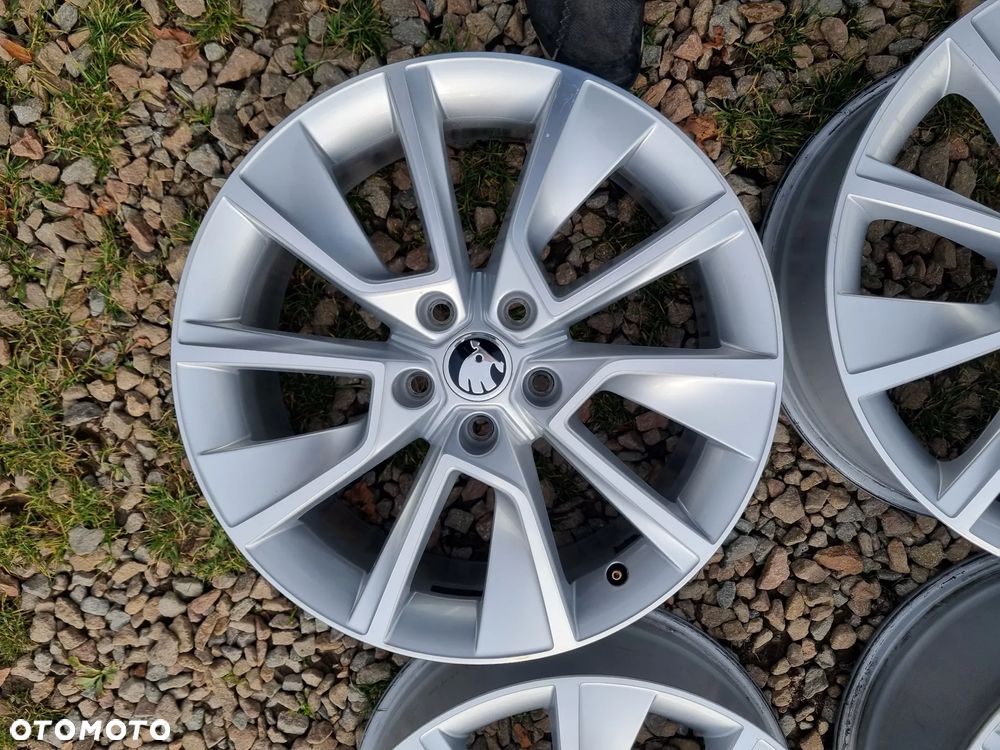 Skoda 57A KAROQ,SUPERB,AUDI,VW T-ROCK,SEAT ATECA alu 7X18 ET45 5X112 super - 3