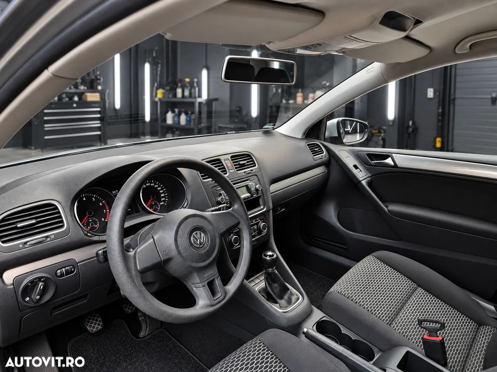 Volkswagen Golf - 6