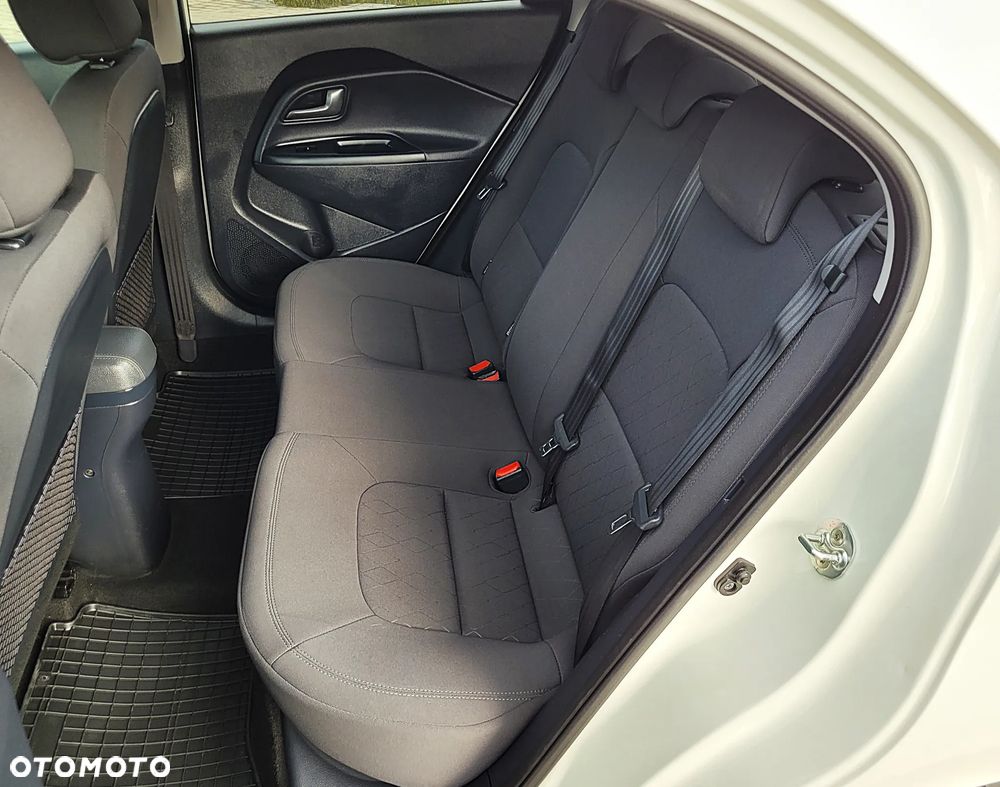 Kia Rio - 23