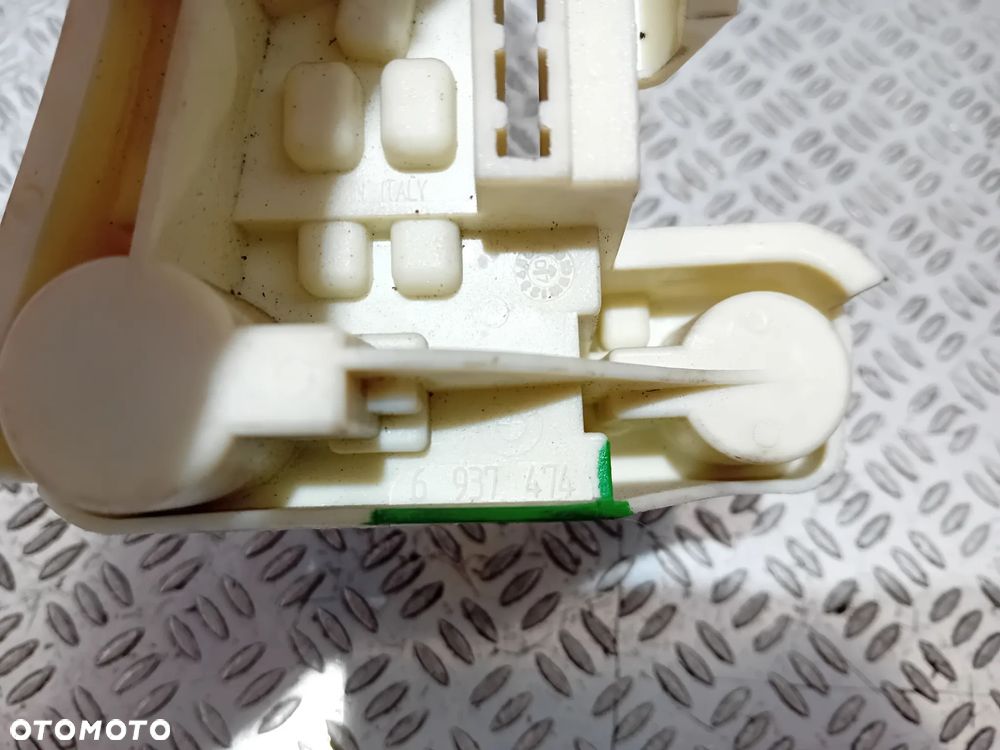 OBUDOWA LAMPY ŻARÓWEK PRAWY TYŁ BMW E90 R2008 SEDAN NR 6937474 - 4