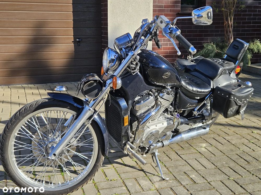 Suzuki Intruder - 2