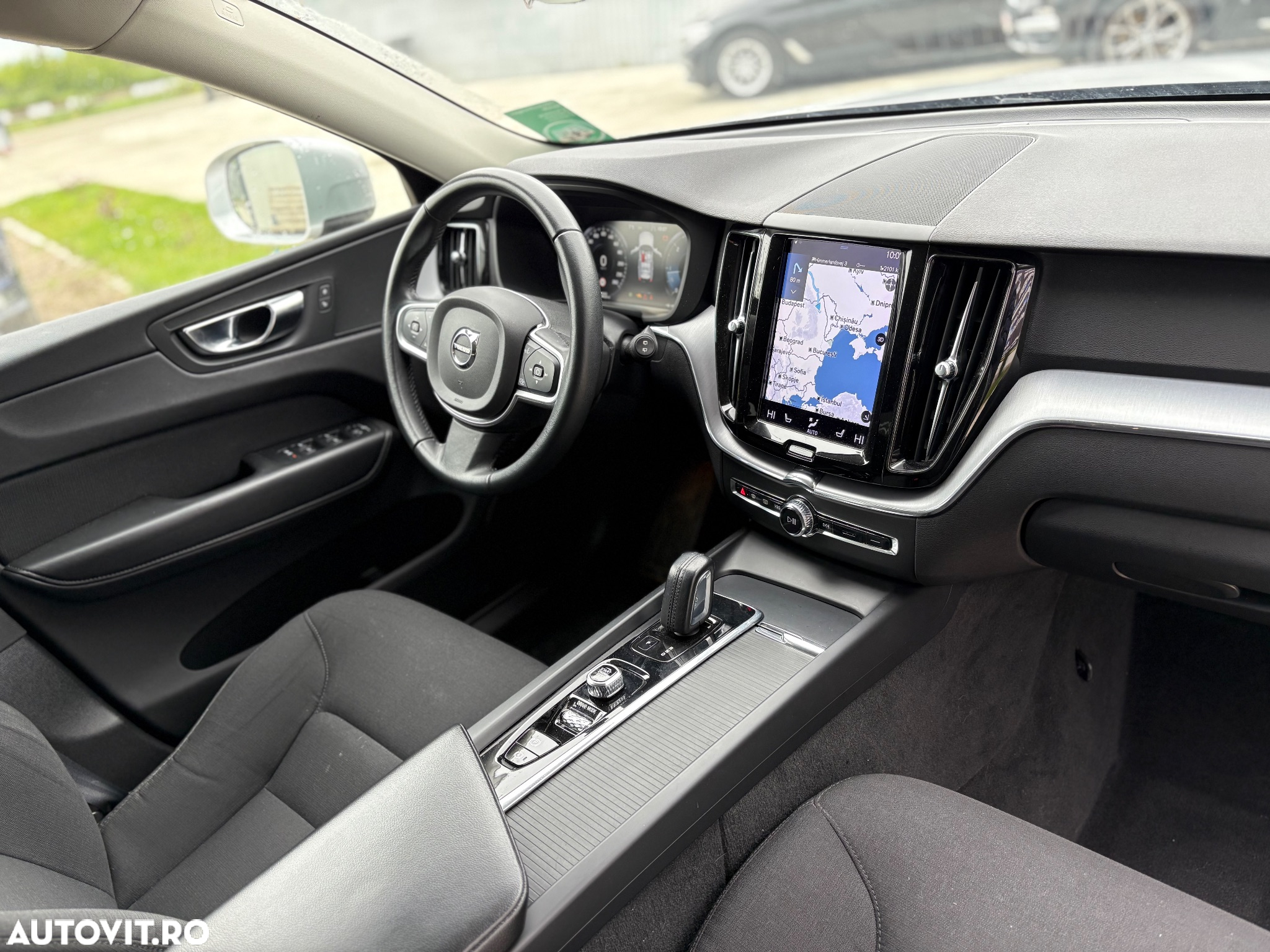 Volvo XC 60 B4 MHEV AWD Momentum Pro - 32