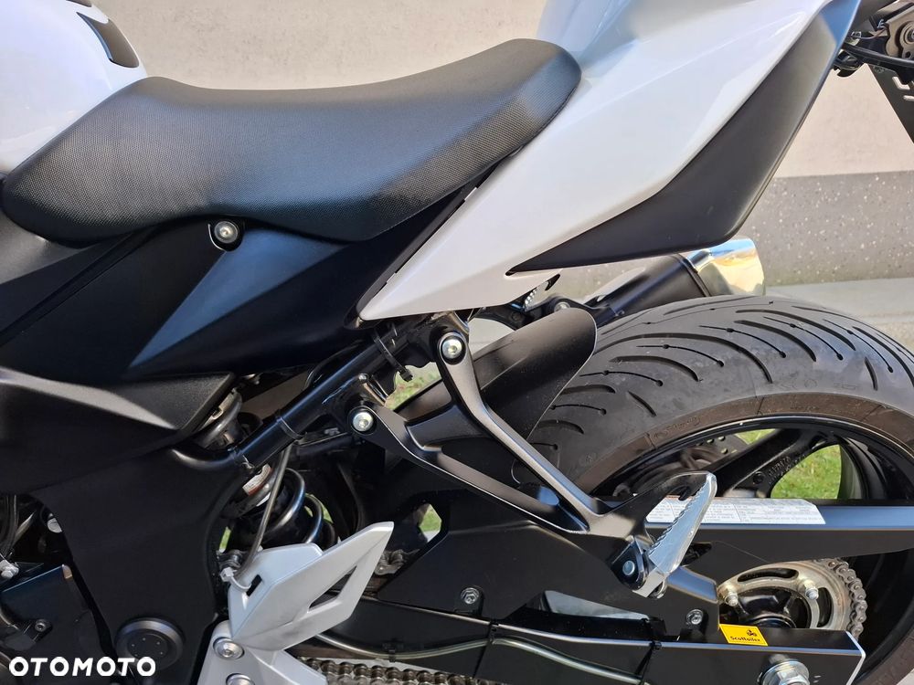 Suzuki GSR - 18