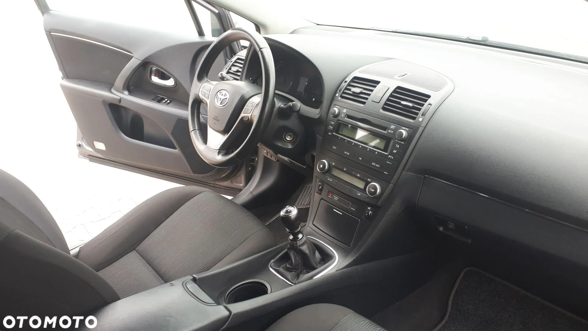 Toyota Avensis 1.6 Luna - 16