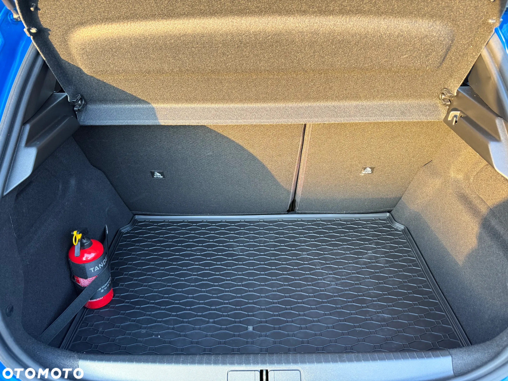 Peugeot 208 - 17