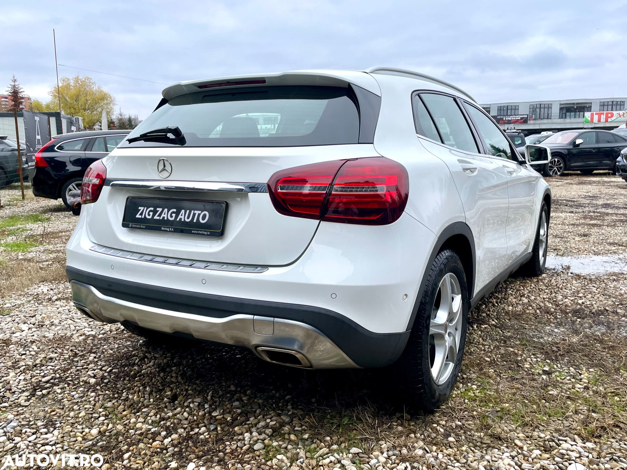 Mercedes-Benz GLA 200 d 4MATIC Aut. - 9